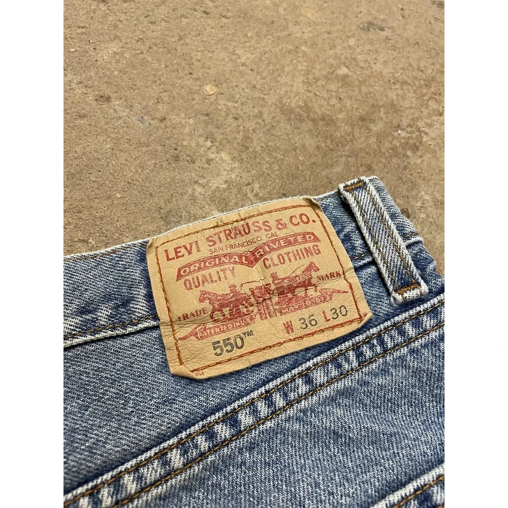 Levis 550‎ Jeans Mens 36x30 Light Wash Blue Relaxed Tapered Zip Fly Distressed